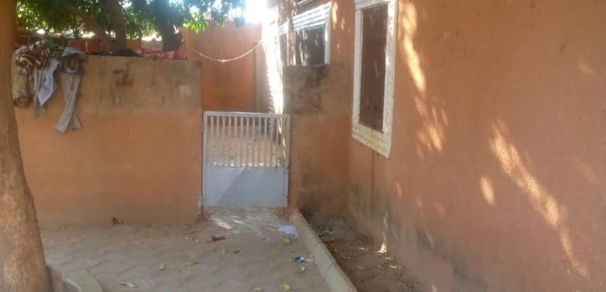 Celibaterium 1 Chambre, Salon, vers chez Mali Yaro
