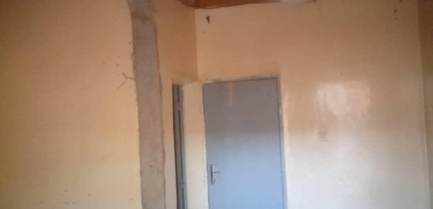 Celibaterium 1 Chambre, Salon, vers chez Mali Yaro