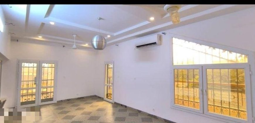 Duplex Ultra Moderne 7 Chambres, 2 Salons, Climatisé