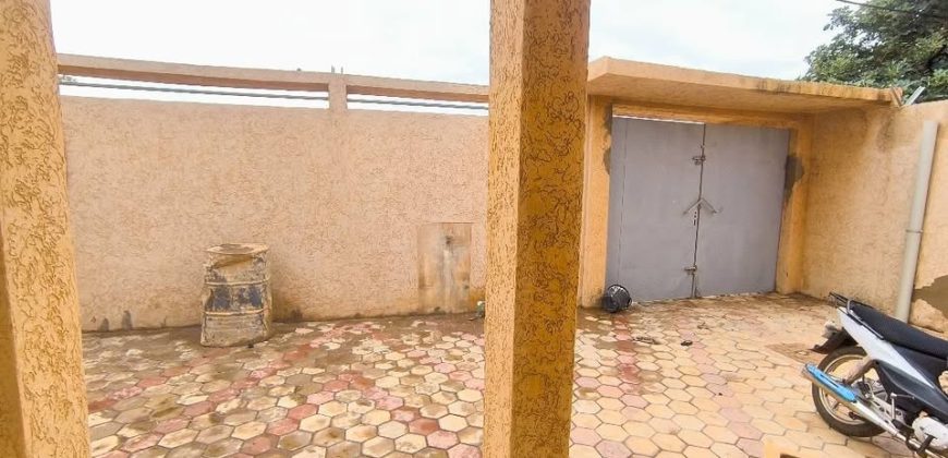 Étage 4 Chambres, 3 Douches, face Escadrille