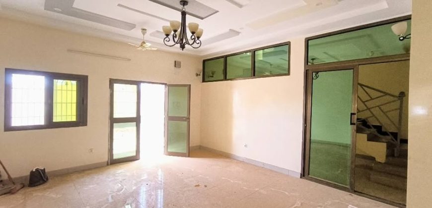 Étage 4 Chambres, 3 Douches, face Escadrille