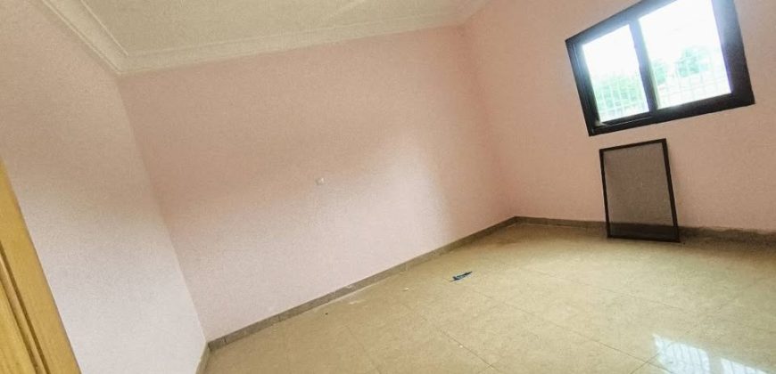 Étage 4 Chambres, 3 Douches, face Escadrille