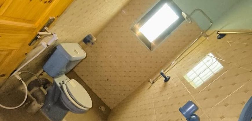 Étage 4 Chambres, 3 Douches, face Escadrille