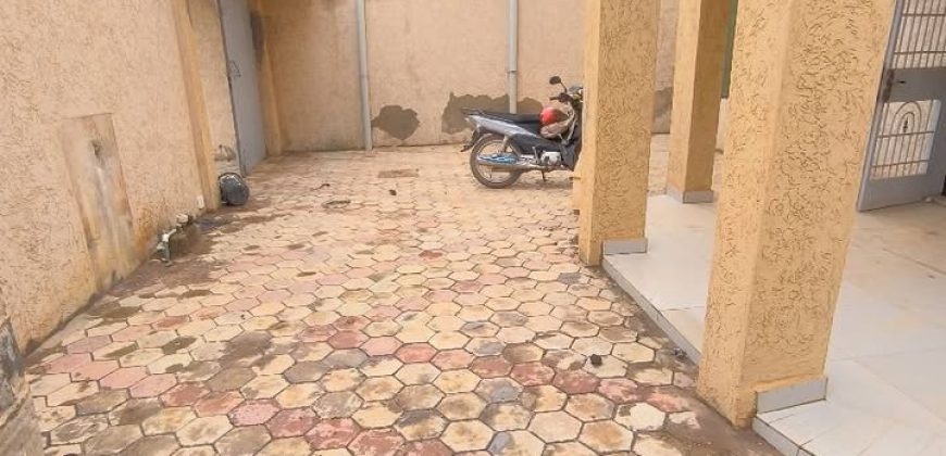 Étage 4 Chambres, 3 Douches, face Escadrille