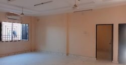 Immeuble R+2, 8 Chambres, 2 Salons, 8 Douches