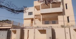 Immeuble R+2, 8 Chambres, 2 Salons, 8 Douches