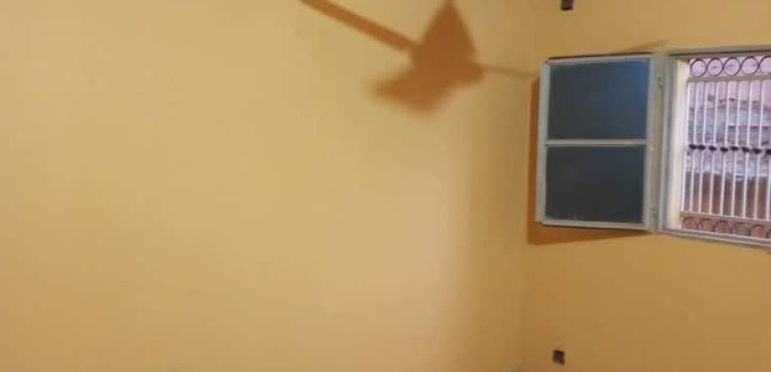 Maison 1 Chambre, Salon, Carrelée, Vitrée, Pavée