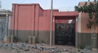 Maison 3 Chambres avec Douches Internes, Salon, 200 m²