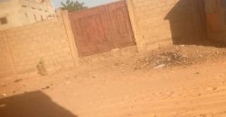 Parcelle Clôturée 400 m², vers Pharmacie Koubia-Sonuci