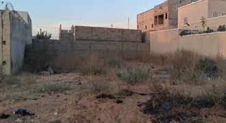 Terrain de 420 m², Électricité et Eau disponibles