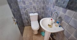 Très Grande Boutique bien Placée avec Douche