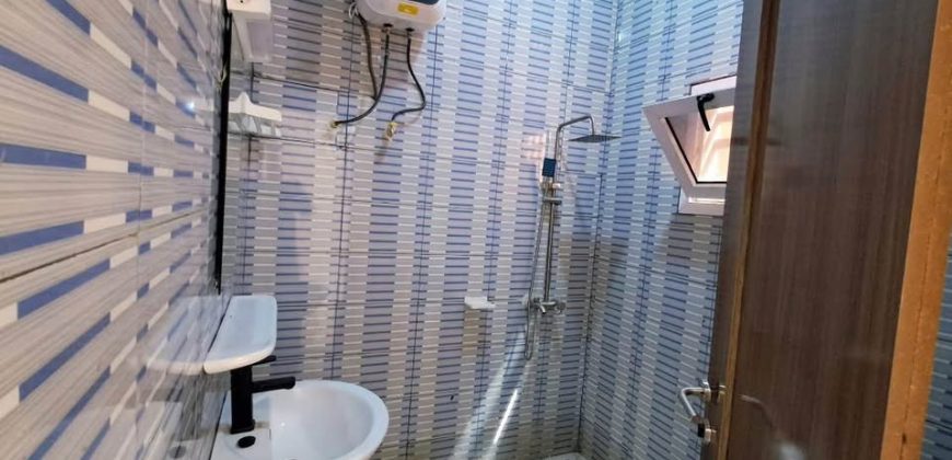 Villa 3 Chambres, Salon, 3 Douches, Magasin