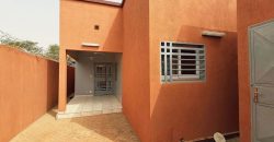 Villa 3 Chambres, Salon, 3 Douches, Magasin