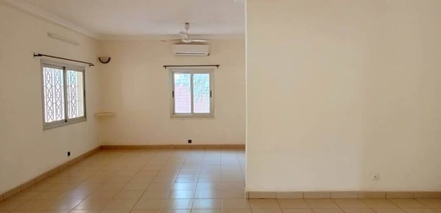 Villa 5 Chambres, 5 Douches, avec Piscine, 1500 m²