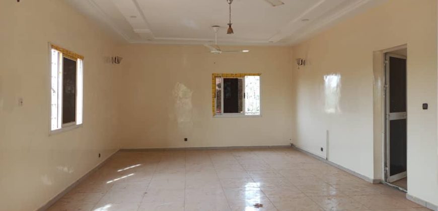 Villa de 5 Chambres, 2 Salons, 500 m²