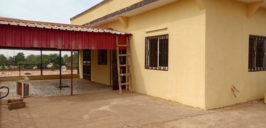Villa de 5 Chambres, 2 Salons, 500 m²