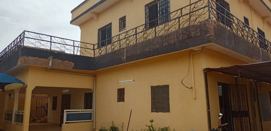 Villa de 5 Chambres, 2 Salons, 500 m²