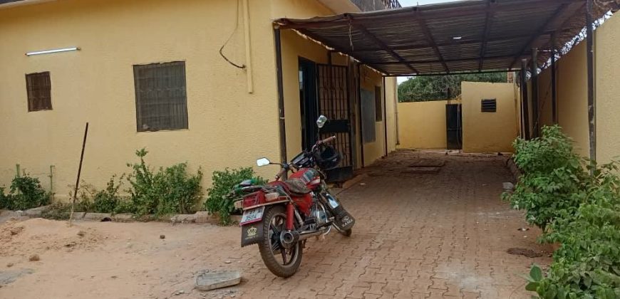 Villa de 5 Chambres, 2 Salons, 500 m²