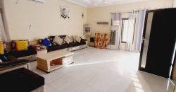 Villa de Haut Standing, 3 Chambres, Magasin, Petit Jardin