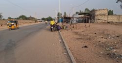 2 Terrains Collées, 500 m² Chacun, sur le Goudron