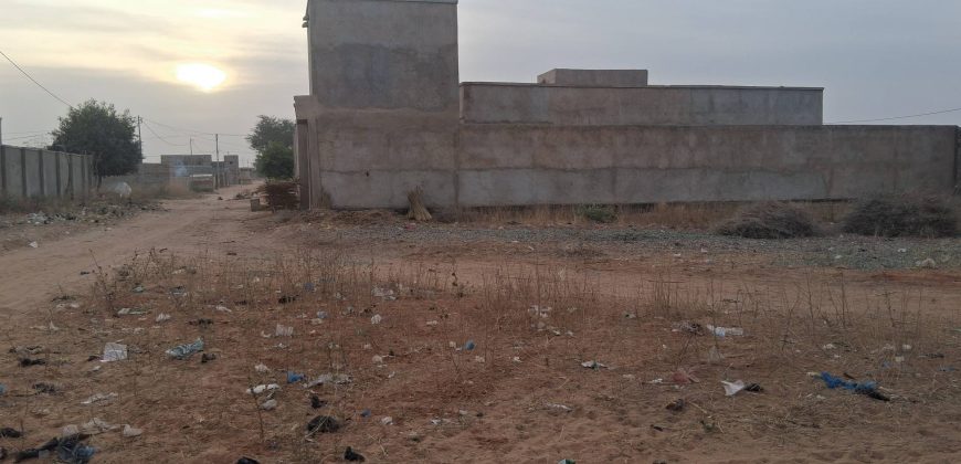 Parcelle de 370 m² sur 2 Voies, Bien Placée