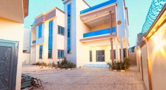 Magnifique Étage 5 Chambres, 2 Salons, Annexe