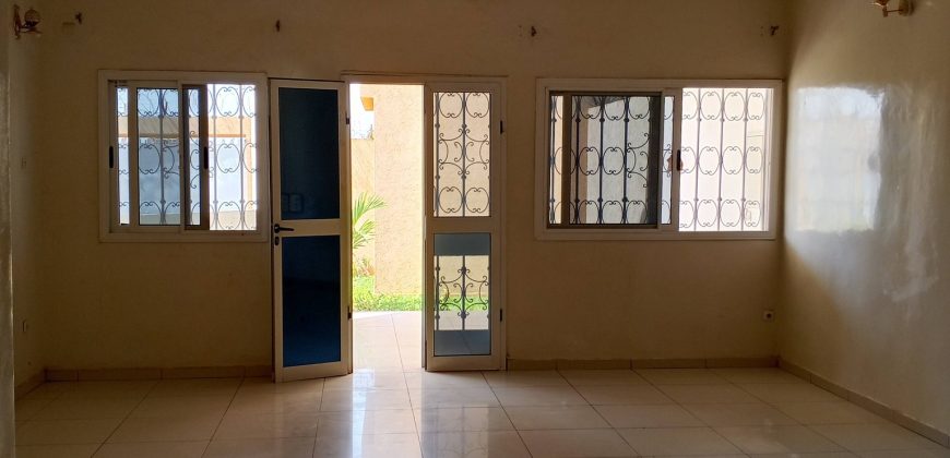 Maison en Dalle, 3 Chambres, Salon Spacieux