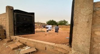 Parcelle Clôturée 400 m², vers Pharmacie Koubia