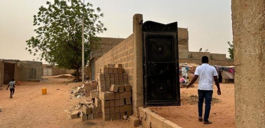 Parcelle Clôturée 400 m², vers Pharmacie Koubia