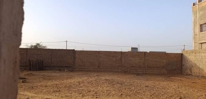 Parcelle de 400 m², Clôturée