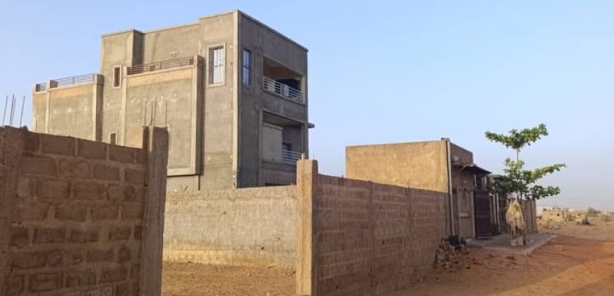 Parcelle de 400 m², Clôturée