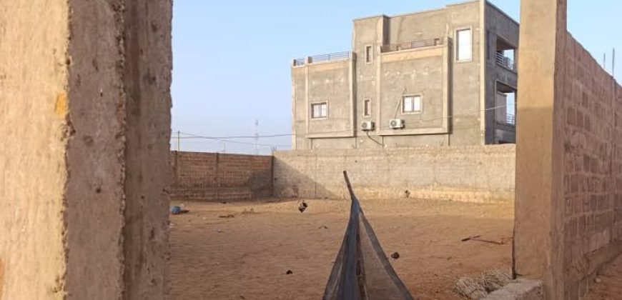 Parcelle de 400 m², Clôturée