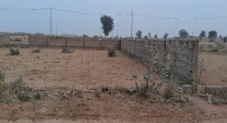 Parcelle de 500 m², Côté Sud de l’Hôpital de Référence