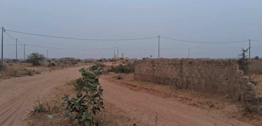 Parcelle de 500 m², Côté Sud de l’Hôpital de Référence