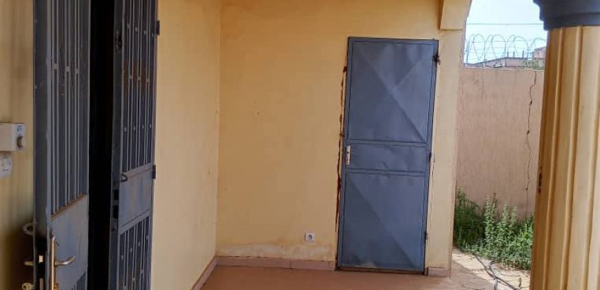 Villa 3 Chambres, Salon, près de Plaque Koubeyni