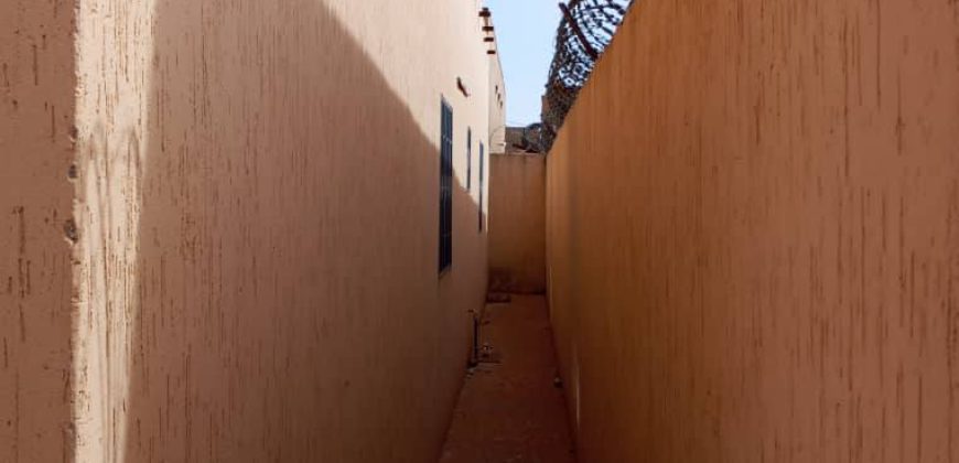 Villa 3 Chambres, Salon, près de Plaque Koubeyni