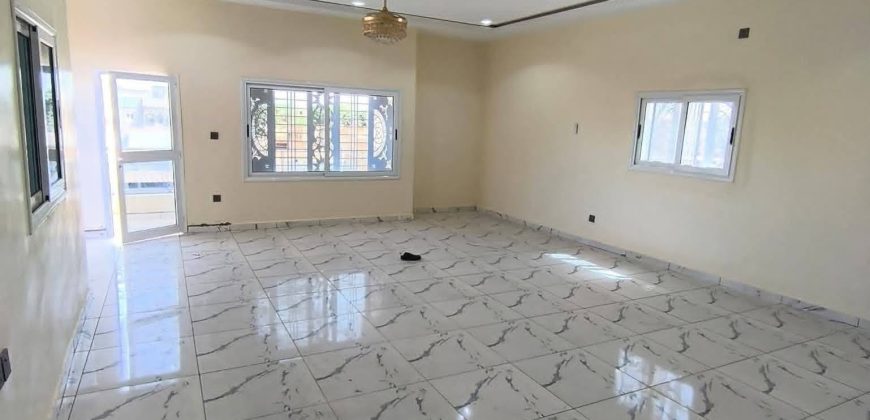 Villa 5 Chambres, 2 Salons, Dépendance