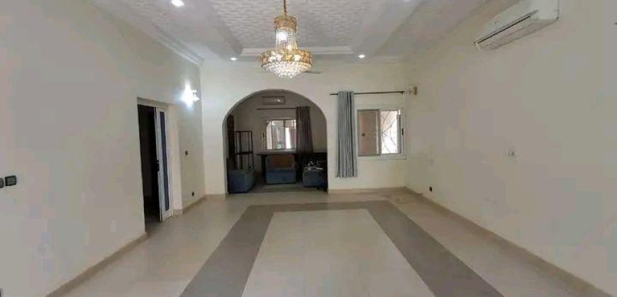 Villa Duplex 4 Chambres, 2 Salons, Piscine