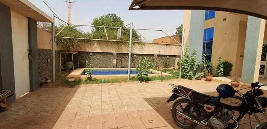 Villa Duplex 4 Chambres, 2 Salons, Piscine