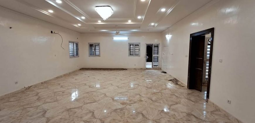 Villa Duplex 8 Chambres, 3 Salons, 8 Douches