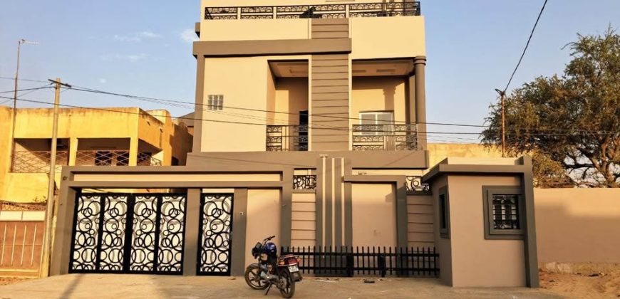 Villa Duplex 8 Chambres, 3 Salons, 8 Douches