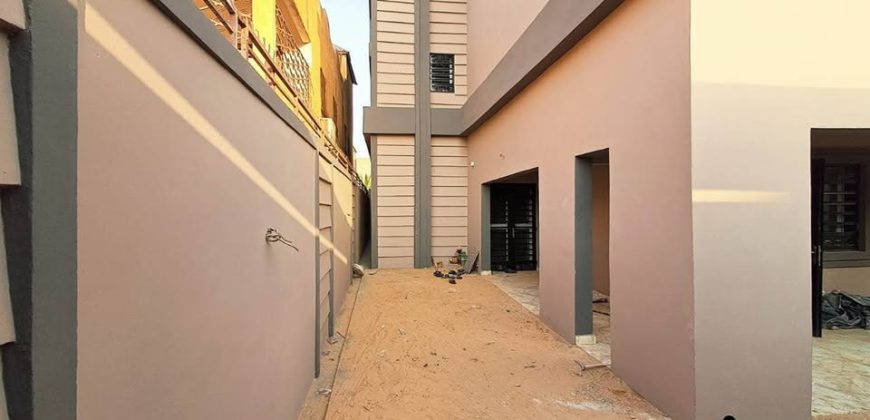 Villa Duplex 8 Chambres, 3 Salons, 8 Douches