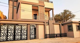 Villa Duplex 8 Chambres, 3 Salons, 8 Douches