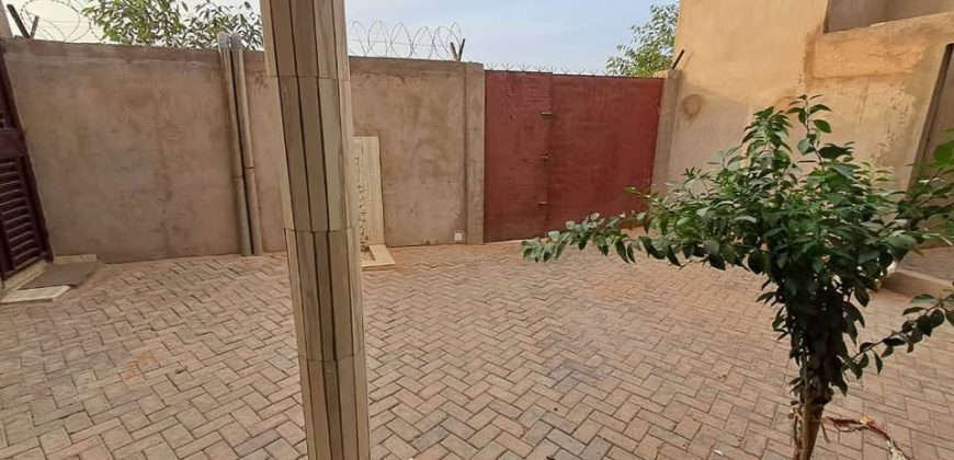 Villa 2 Chambres, Salon, vers 15 Pneux