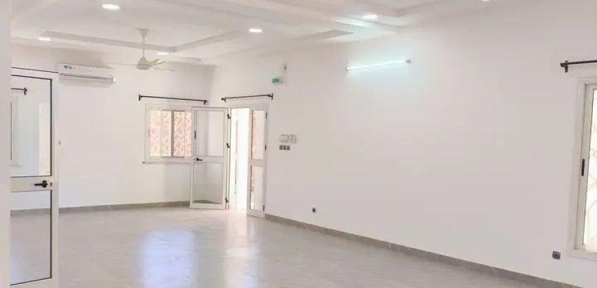 Villa Duplex 5 Chambres, 2 Salons, Piscine