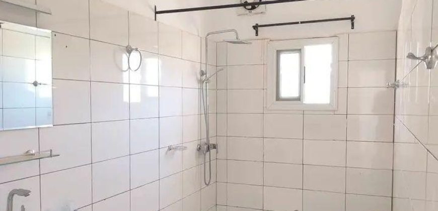 Villa Duplex 5 Chambres, 2 Salons, Piscine