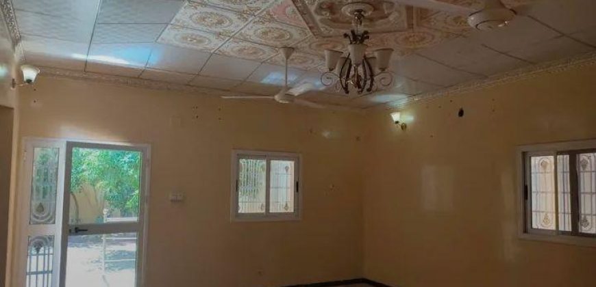 Villa Très Propre, 3 Chambres, Salon, Dépendance