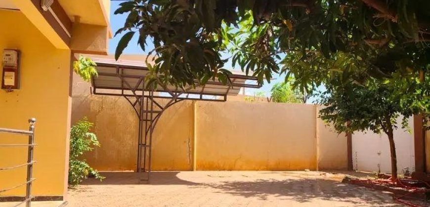 Villa Très Propre, 3 Chambres, Salon, Dépendance