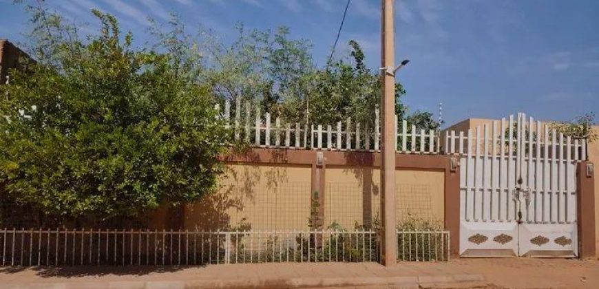 Villa Très Propre, 3 Chambres, Salon, Dépendance