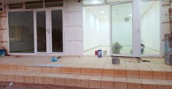 2 Boutiques Collées à louer